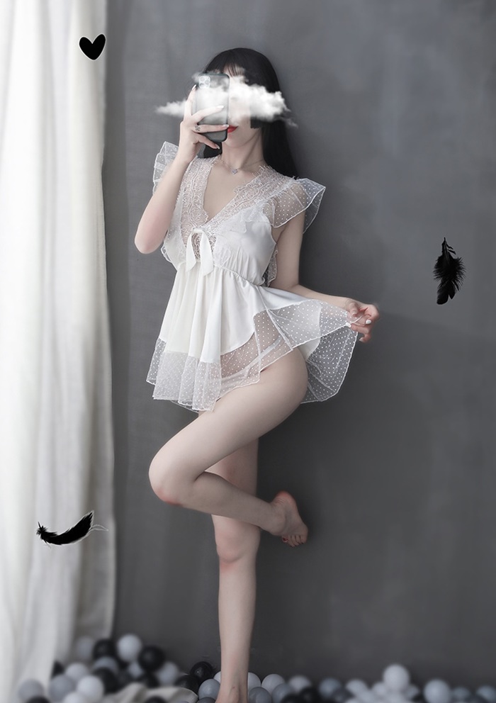 N827 ชุดนอนเซ็กซี่ ชุดนอนอีโรติกสีขาวตัวชุดเป็นผ้า3แบบตัดเย็บผสมผสานกันสวมใส่แบบใช้คล้องไหล่ตามรูปถ่ายสินค้าจริงเลยค่ะ