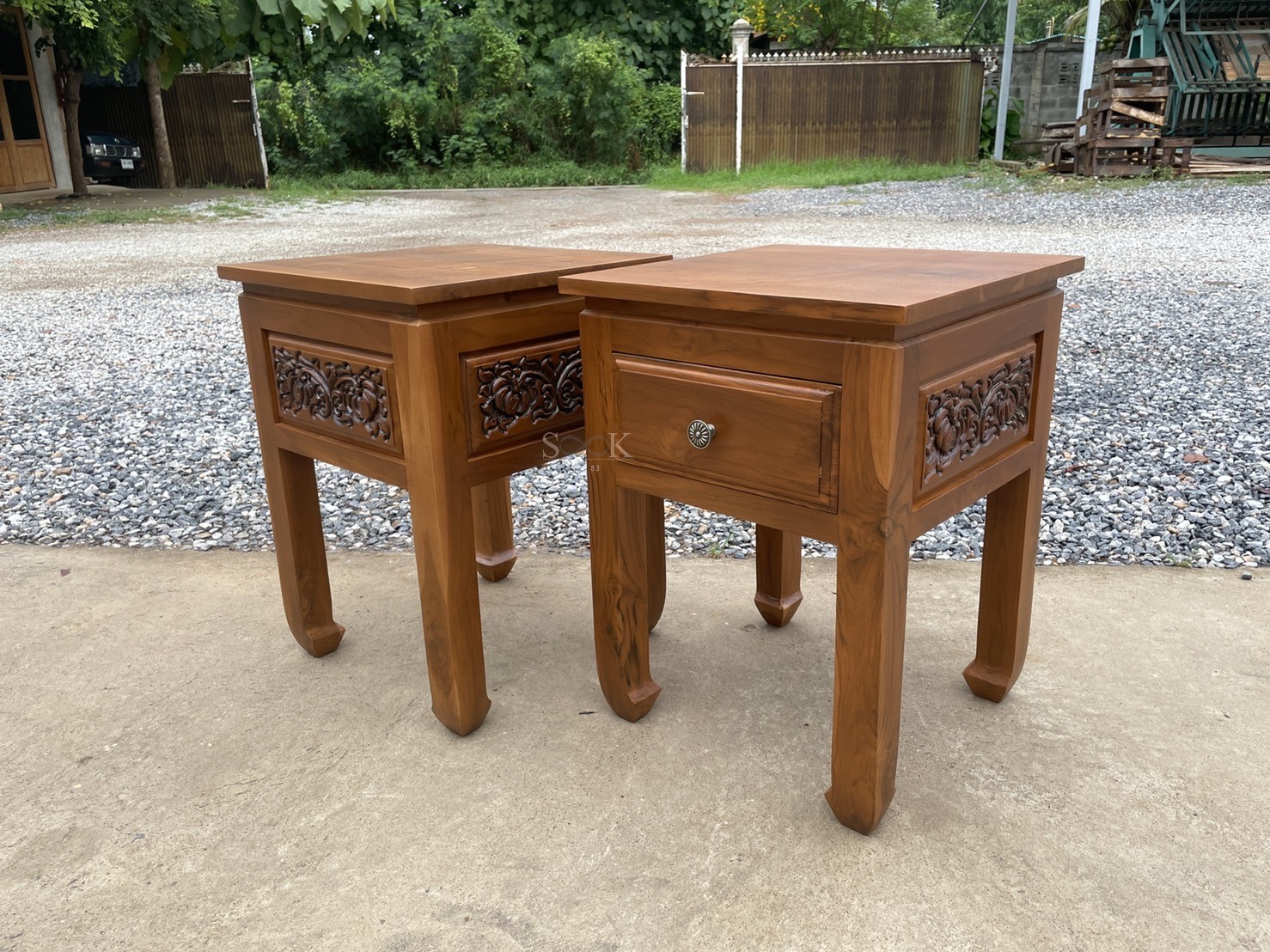 ตู้หัวเตียงขาแมว แกะลาย