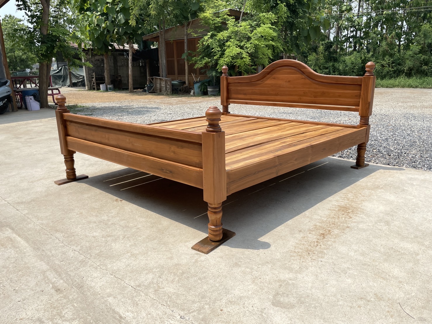 เตียงหัวโค้งท้ายตรง