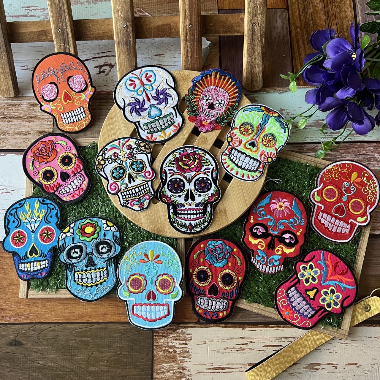 หัวกะโหลก ดอกไม้ โบฮีเมี่ยน Sugar Skull ตัวรีดติดเสื้อ อาร์มรีด อาร์มปัก ตกแต่งเสื้อผ้า หมวก กระเป๋า แจ๊คเก็ตยีนส์ Dark Embroidered Iron on Patch