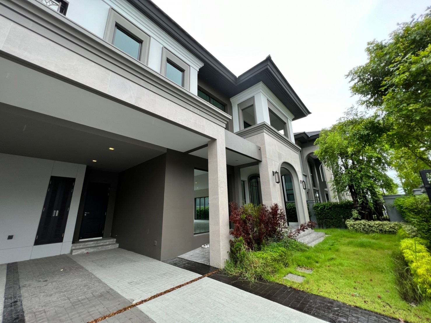 ขาย บ้านใหม่ แบบ BARE SHELL ไม่เคยเข้าอยู่ โครงการ Grand Bangkok Boulevard บางนา-อ่อนนุช