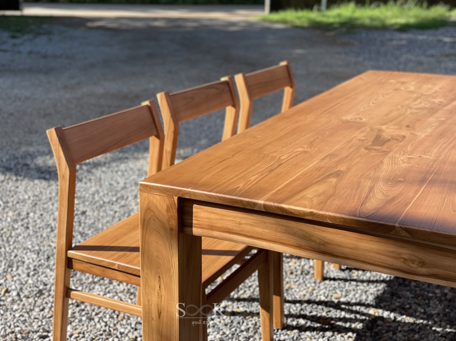 ชุดโต๊ะกินข้าวขาตรง เก้าอี้พนักแหงน