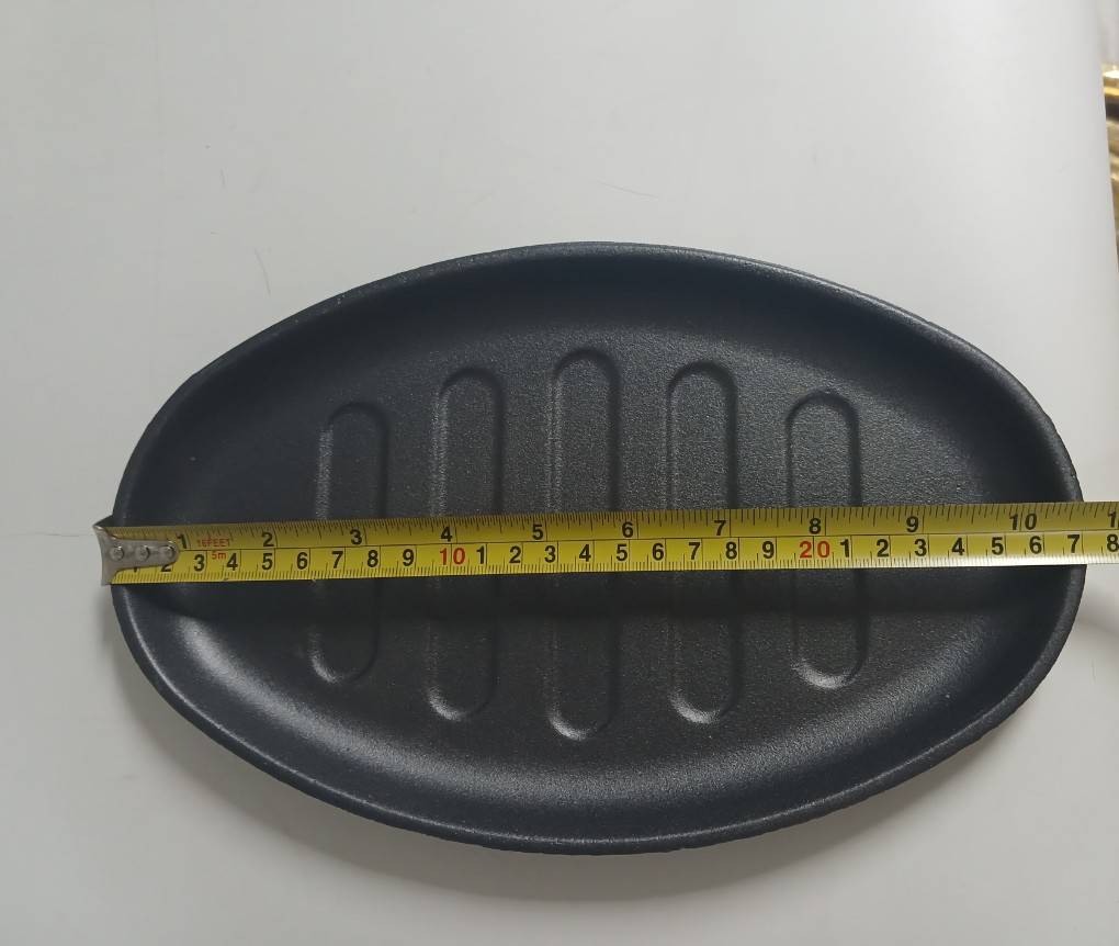 กระทะร้อนทรงรีพร้อมถาดไม้ กระทะร้อนทรงรี 27x16.5 ซม. พร้อมถาดไม้ พื้นผิวมีร่อง