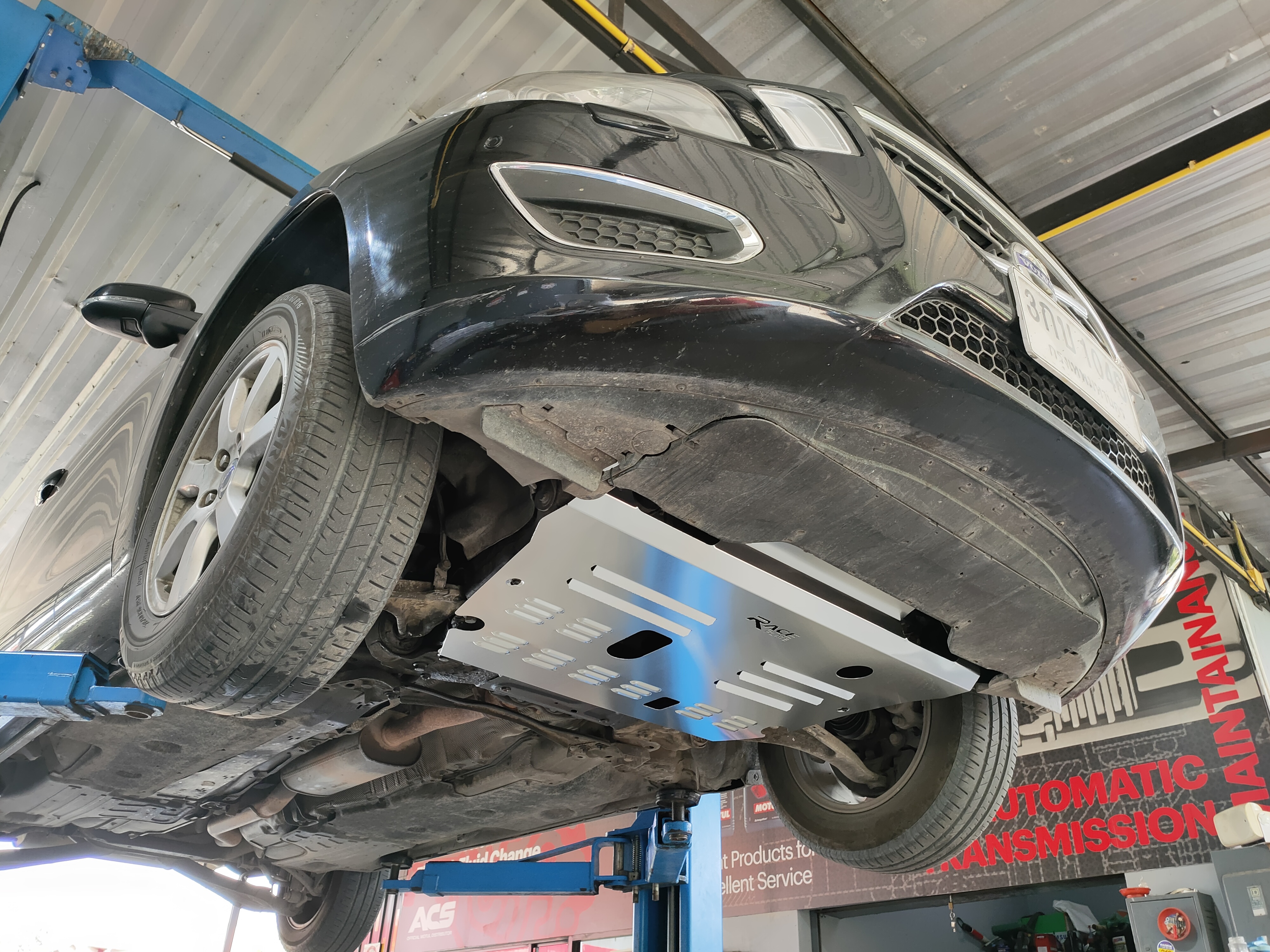 แผ่นปิดใต้ห้องเครื่องอลูมิเนียม Volvo S80 Raceplate_Undertray