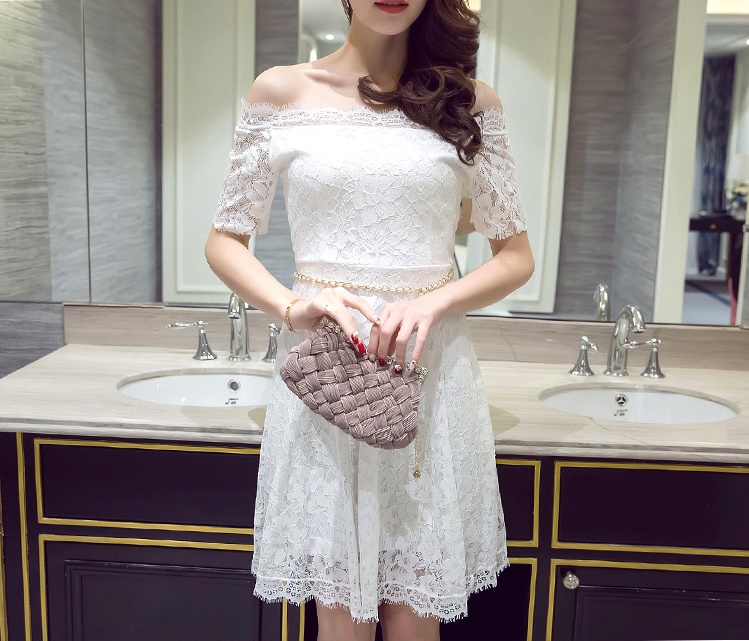 ชุดเดรสผ้าลูกไม้สีขาว ส่งฟรี ems