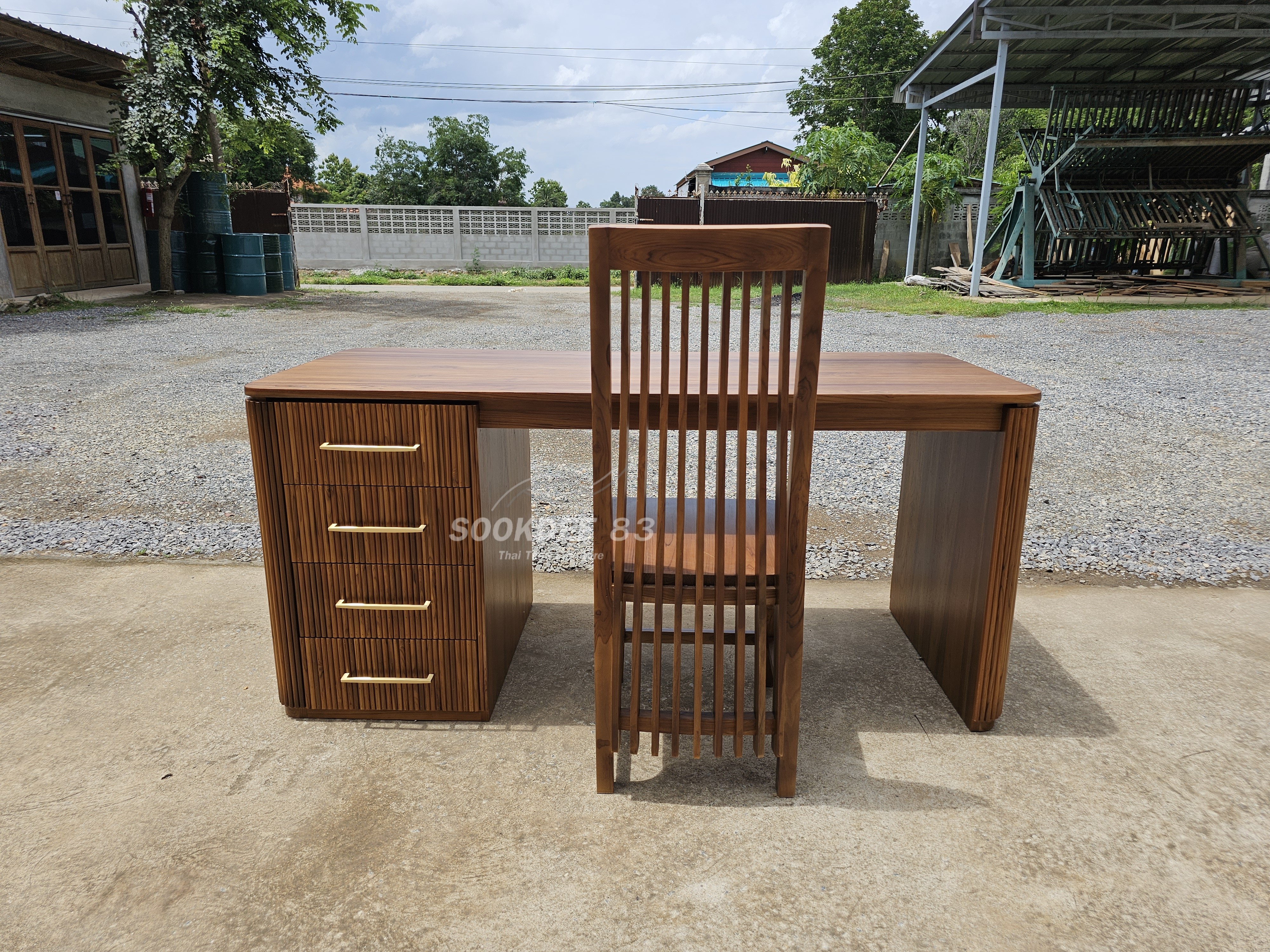 โต๊ะทำงานประดับซี่ พร้อมเก้าอี้ (ไม่รวมมือจับ)