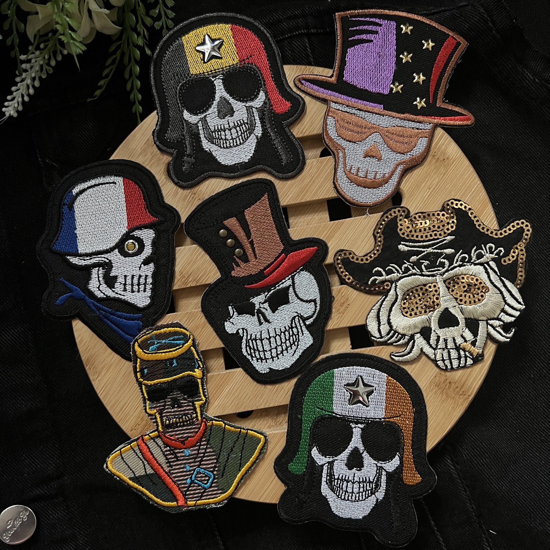กะโหลก Skull ตัวรีดติดเสื้อ อาร์มรีด อาร์มปัก ตกแต่งเสื้อผ้า หมวก กระเป๋า แจ๊คเก็ตยีนส์ Dark Embroidered Iron on Patch