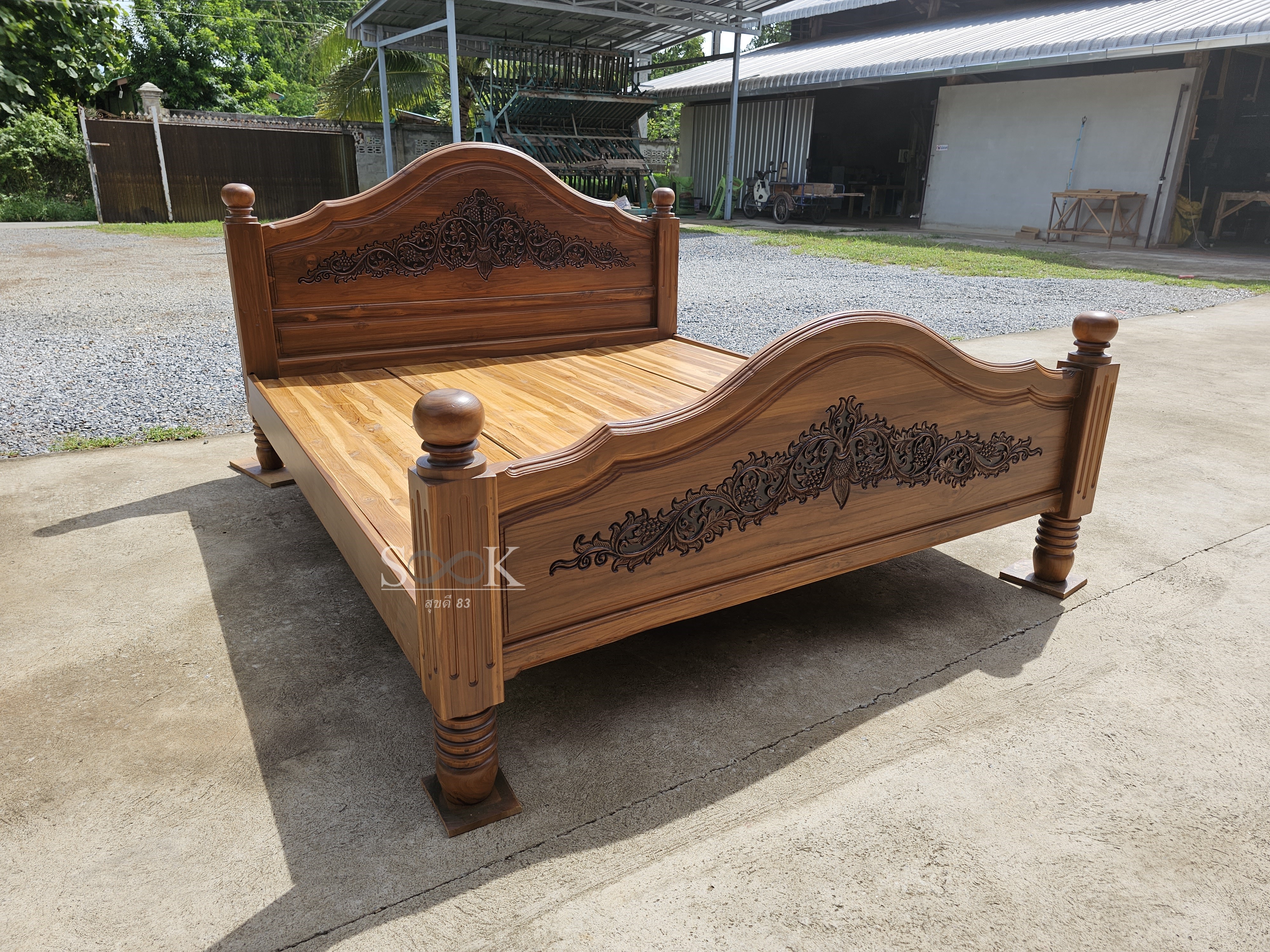 เตียงหลุยส์แกะลายเต็ม