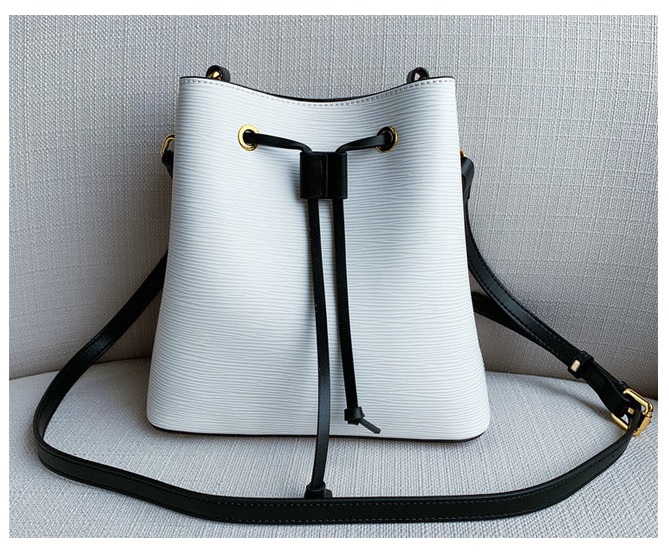 กระเป๋าหนังสะพายข้างผู้หญิง COZY LV noe' epi
