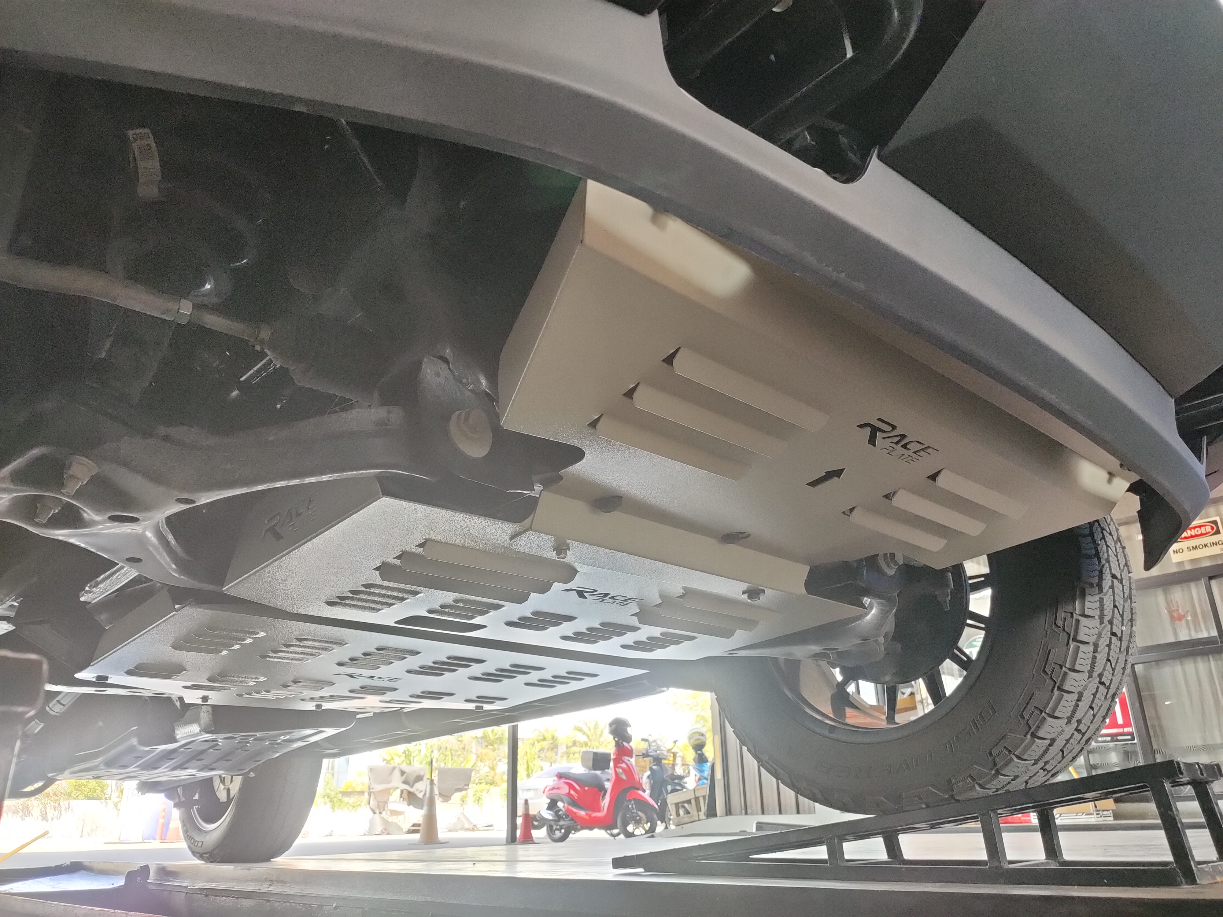 แผ่นปิดใต้ห้องเครื่องอลูมิเนียม Ford Ranger Next-gen Raptor, Everest 2022 Raceplate_Undertray