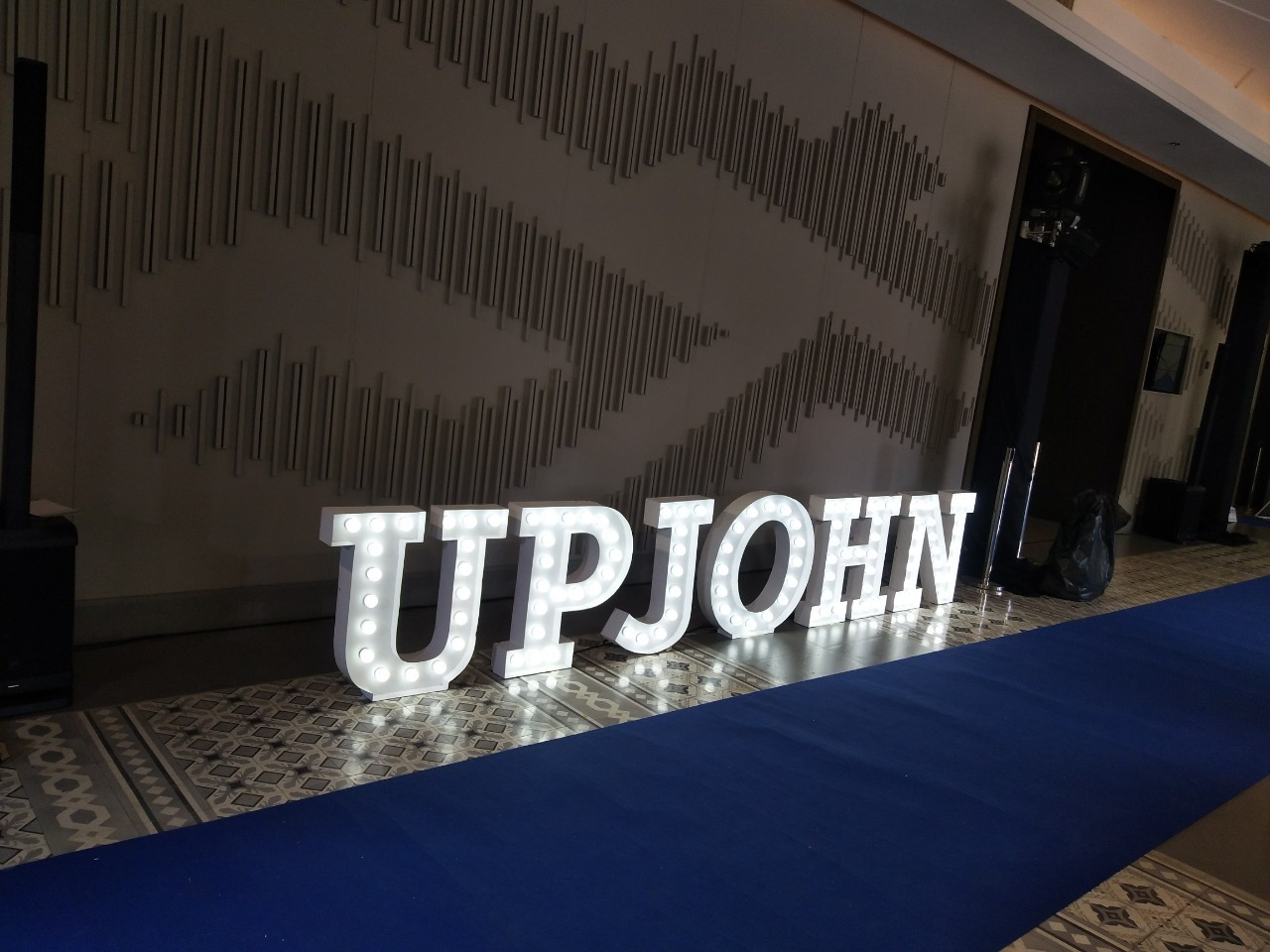 ป้ายตัวอักษรไฟปิงปอง สีขาว - UPJOHN #ป้ายลพบุรี