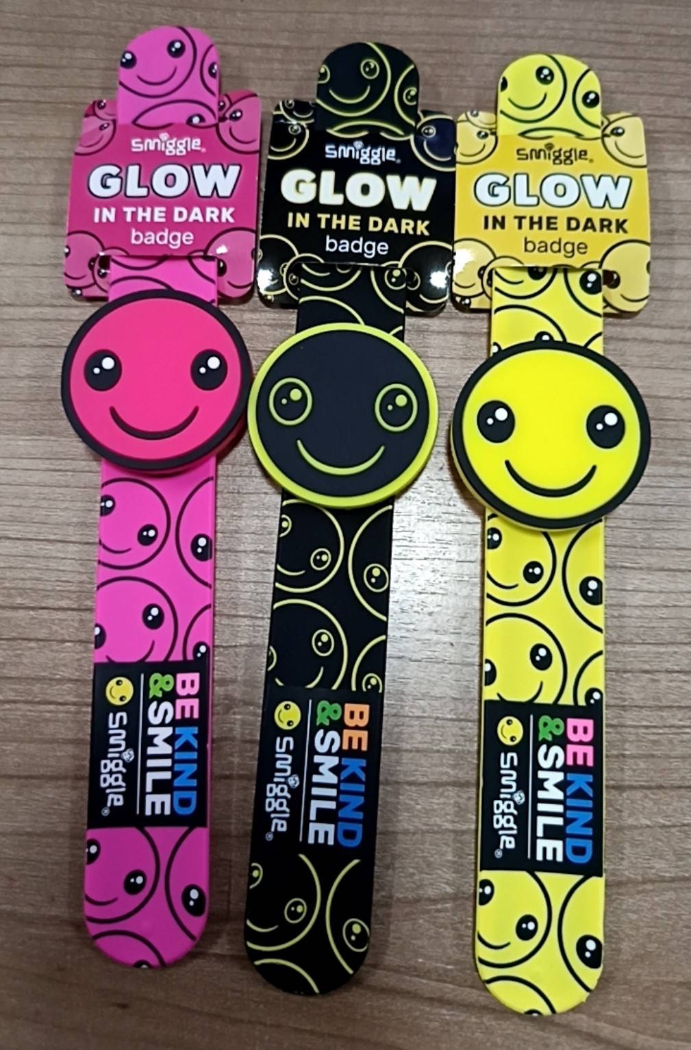 สายรัดข้อมือ Smiggle slapband เรืองแสง
