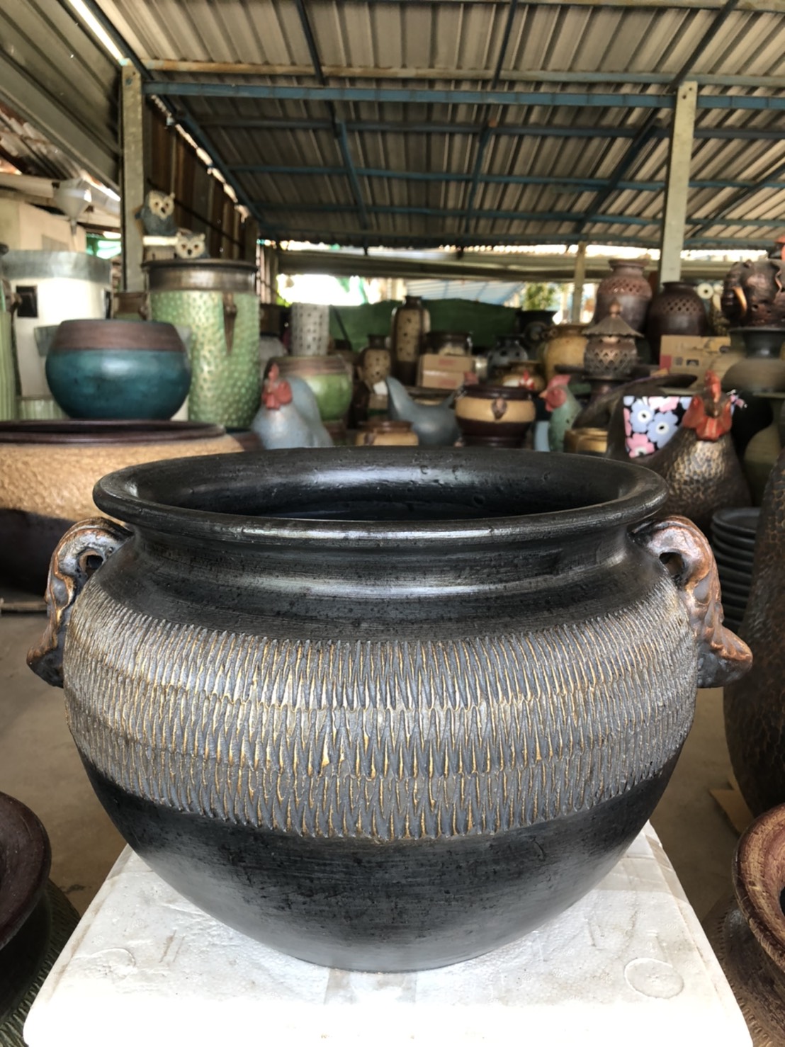 กระถางปลูกบัวมีหู