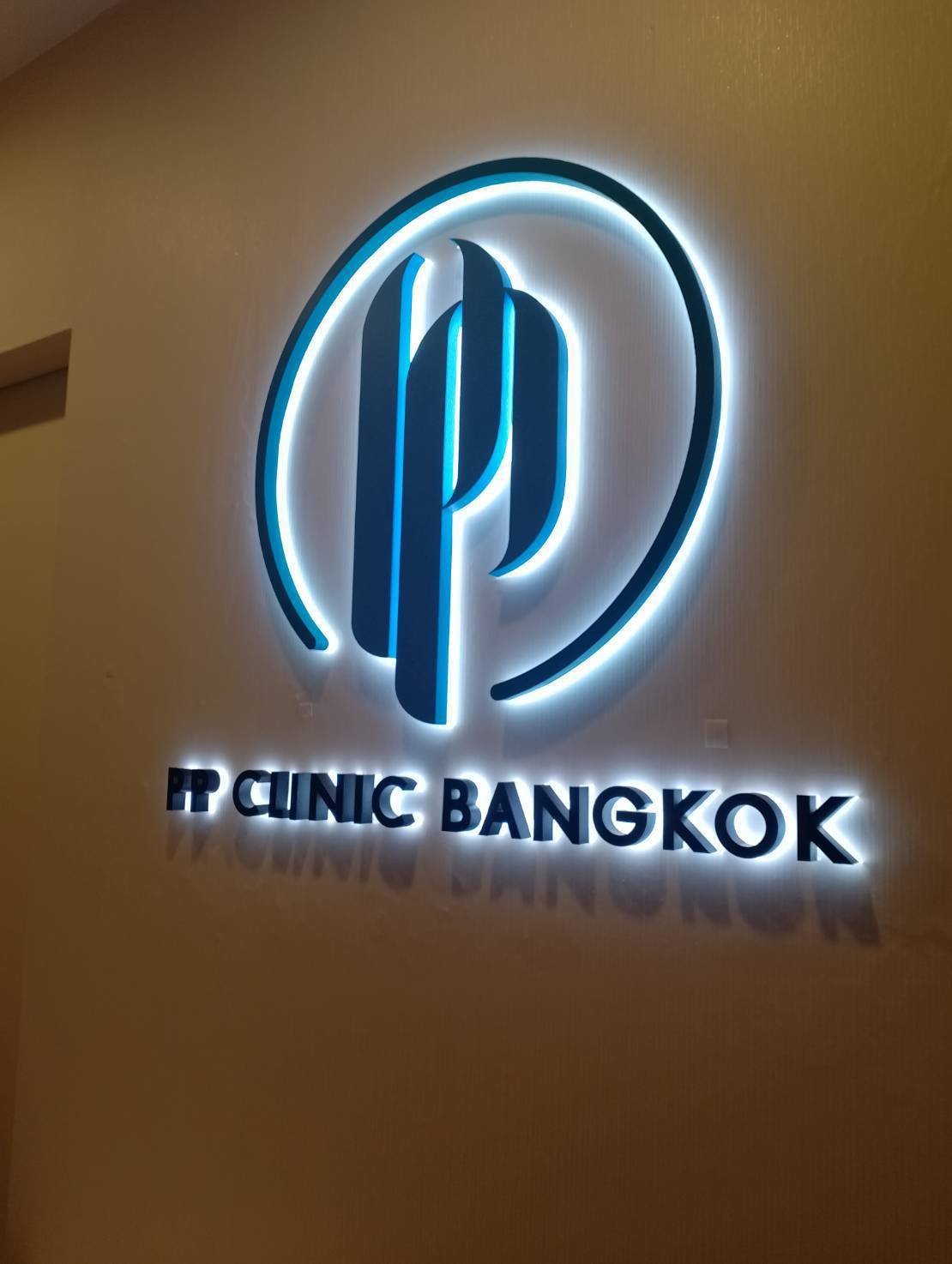 #ป้ายอักษรซิงค์ทำสีไฟออกหลัง #ยกขอบอะคริลิครองหลัง