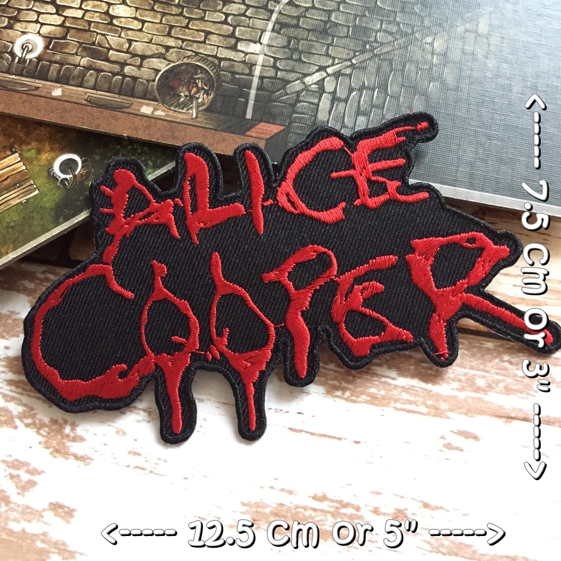 Alice Cooper วงดนตรี ร็อค เฮฟวี่เมทัล พังค์ ตัวรีดแบบปัก อาร์มปัก ตัวรีดติดเสื้อ ตัวรีด ติดกระเป๋า ติดหมวก ติดแจ๊คเก็ต Rock Iron on Embroidered Patch