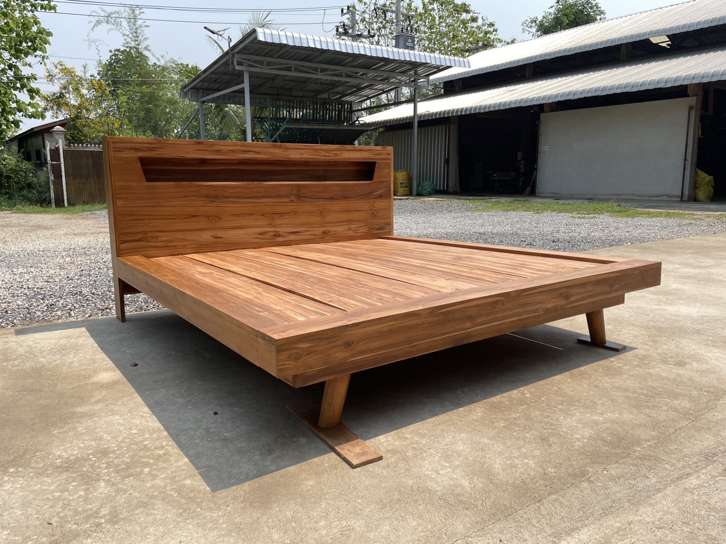 เตียงหัวกล่องมีช่อง