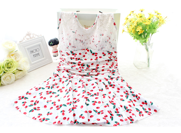 ชุดว่ายน้ำวันพีชพื้นสีขาว ลายลูกเชอร์รี่สีแดงน่ารักมากๆๆค่ะ ส่งฟรี ems