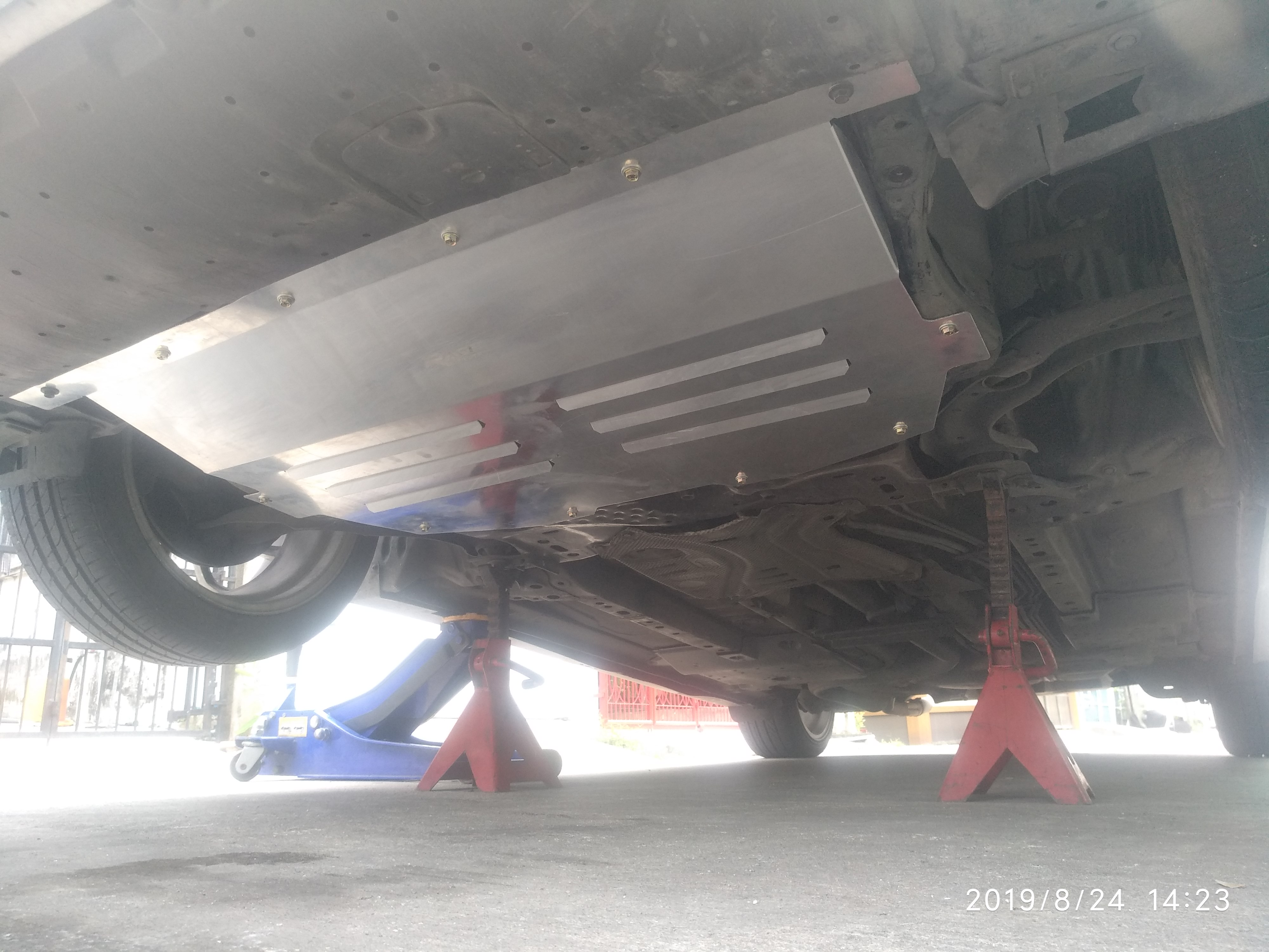 แผ่นปิดใต้ห้องเครื่องอลูมิเนียม Mazda 2 Sky Raceplate_Undertray