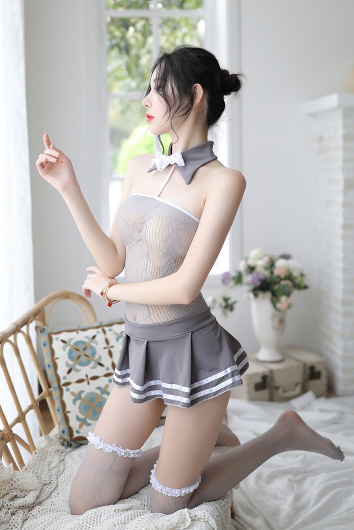 K342 ชุดตาข่ายแฟนซี ชุดตาข่ายมาในสไตล์ชุดคอสเพลย์นักเรียน เป็นชุดตาข่ายแบบเกาะอกกระโปรงสั้นผ้ายืดสีเทา ช่วงคอเป็นเชื่อมสายติดกับคอปกประดับโบว์ มาพร้อมกับถุงน่องตาข่ายขอบลูกไม้ตามรูปเลยค่ะ