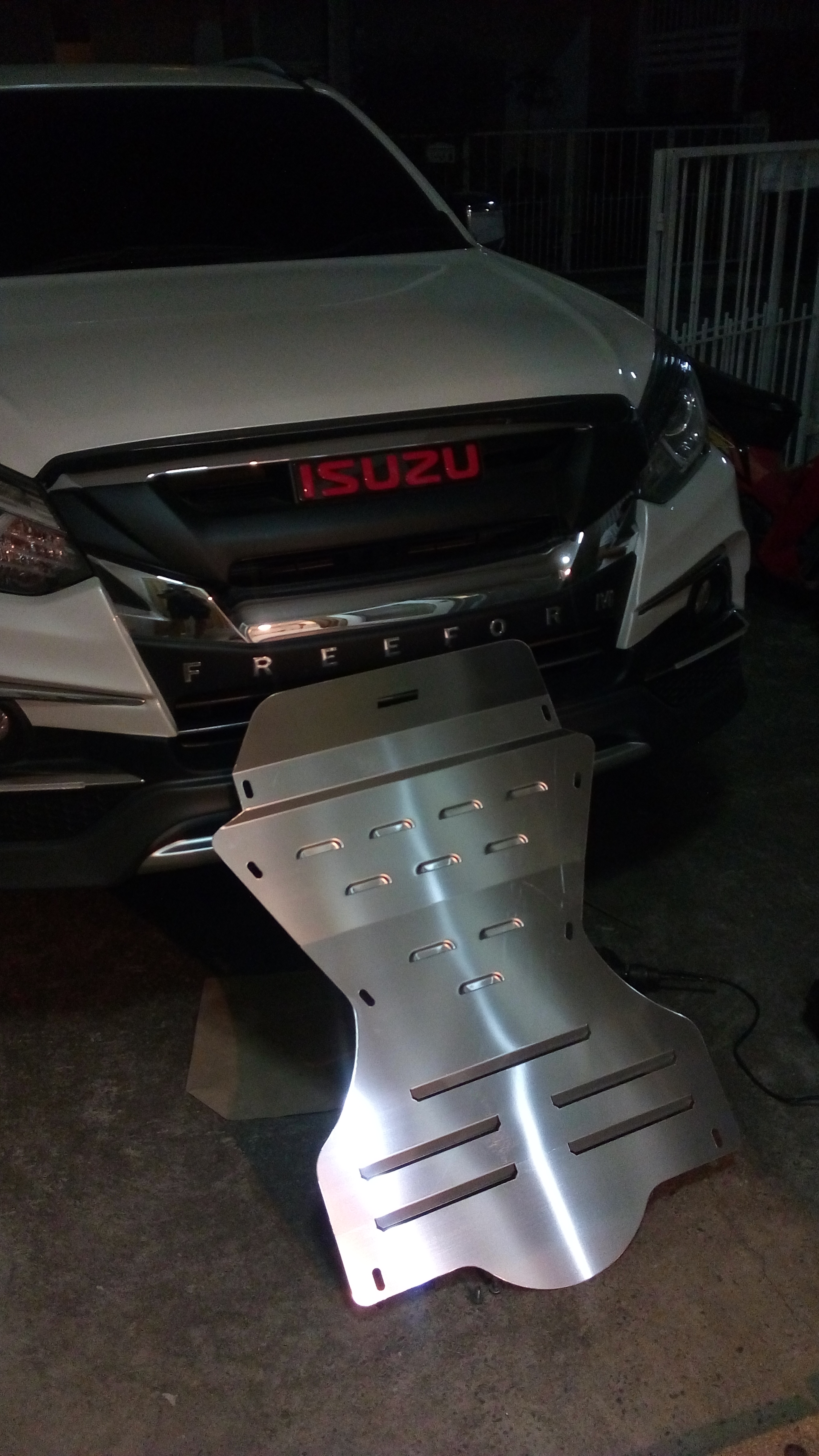 แผ่นปิดใต้ห้องเครื่องอลูมิเนียม Isuzu All New , Mu-X Raceplate_Undertray