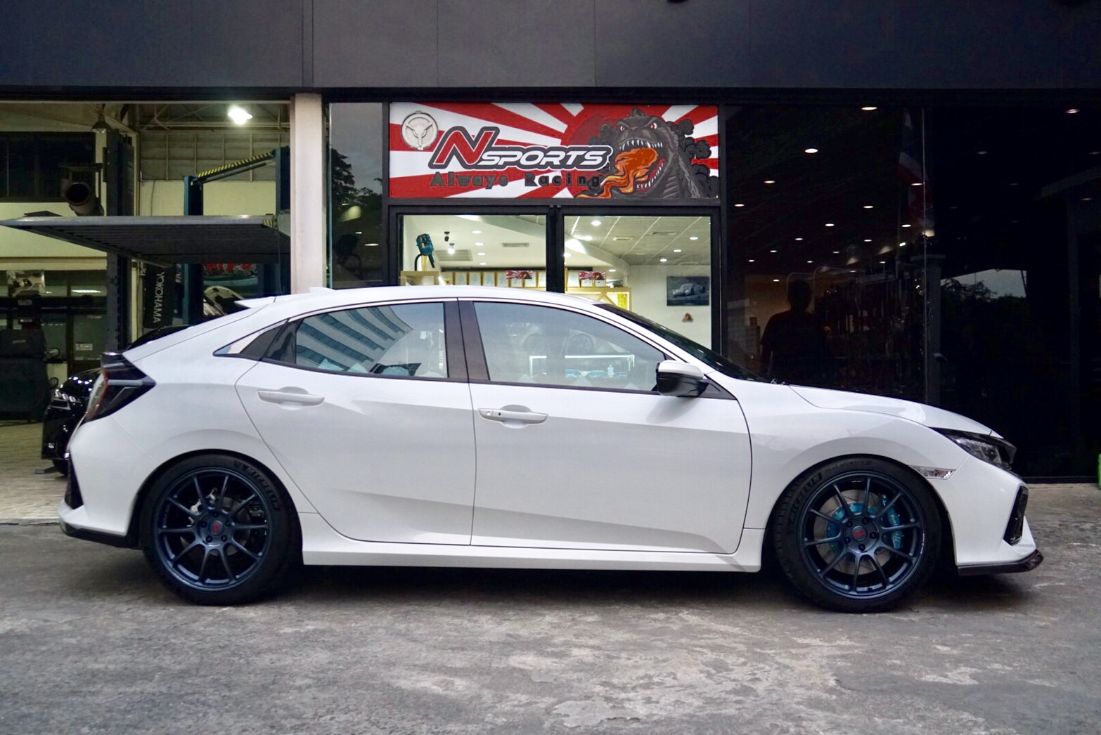 Honda Civic FK (Hatchback) + ZE40 19” + Project Mu