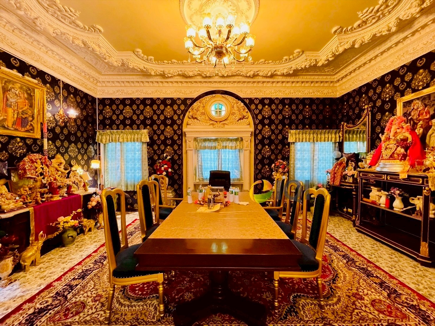 ขายทาวน์เฮ้าส์ 5 ชั้น ทรงโรมัน ถนนวิภาวดี ซอย 2 ทางเข้าหลักของมหาวิทยาลัยหอการค้าไทย