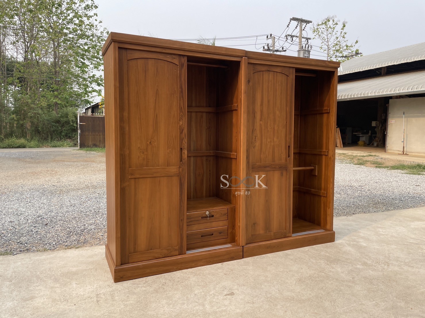 ตู้เสื้อผ้าบานเลื่อนประกบหลุมโค้ง