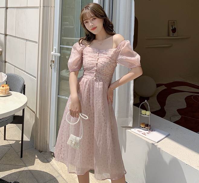 ชุดเดรสสีชมพูสายหวาน ใส่เที่ยว หรือใส่ออกงานก็สวยค่ะ ส่งฟรี