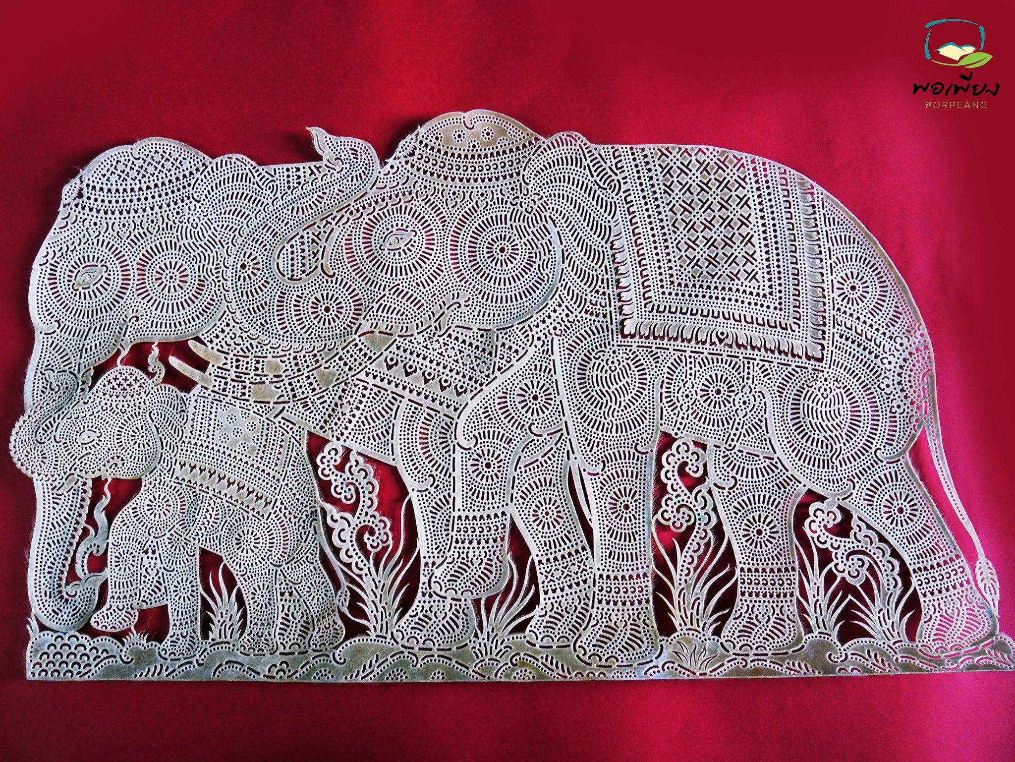 ช้างทรงเครื่องยศ แกะสลักจากหนังแท้