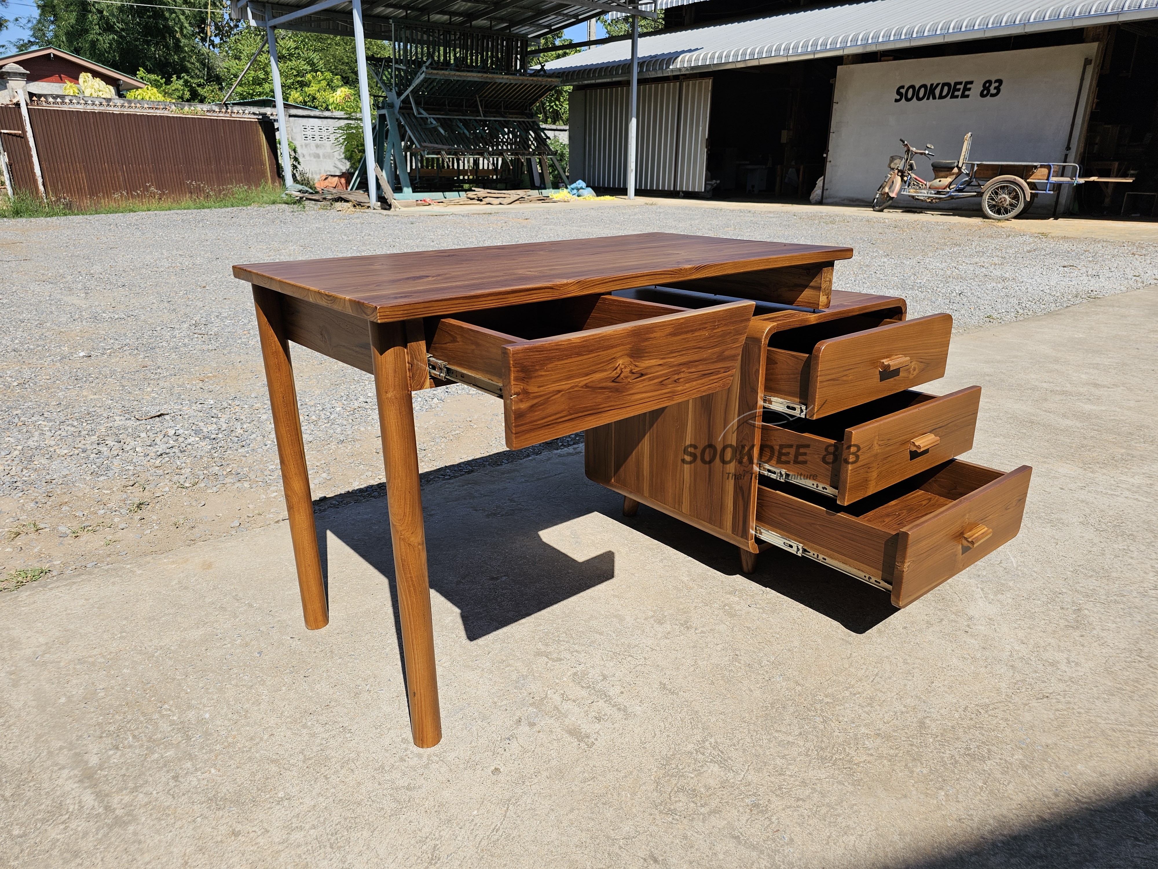 โต๊ะทำงานสไตล์มินิมอล 3 ลิ้นชัก