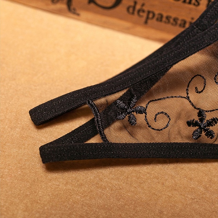 NA010 จีสตริงเปิดเป้า จีสตริงผ้าซีทรูปักลายลูกไม้มาในแบบเปิดเป้าตามรูปถ่ายสินค้าจริงเลยค่ะ