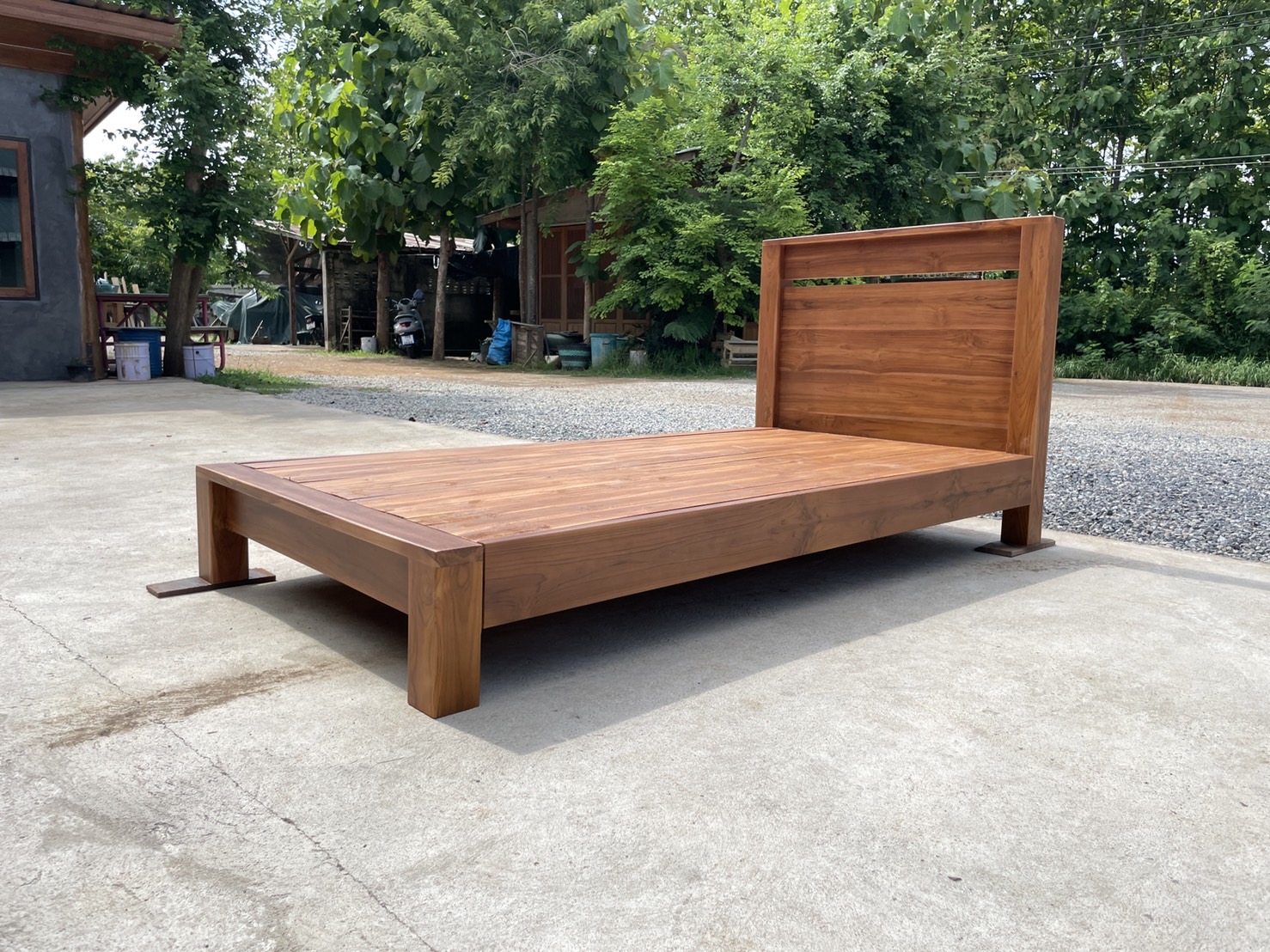 เตียงหัวทึบดีไซน์มีช่อง