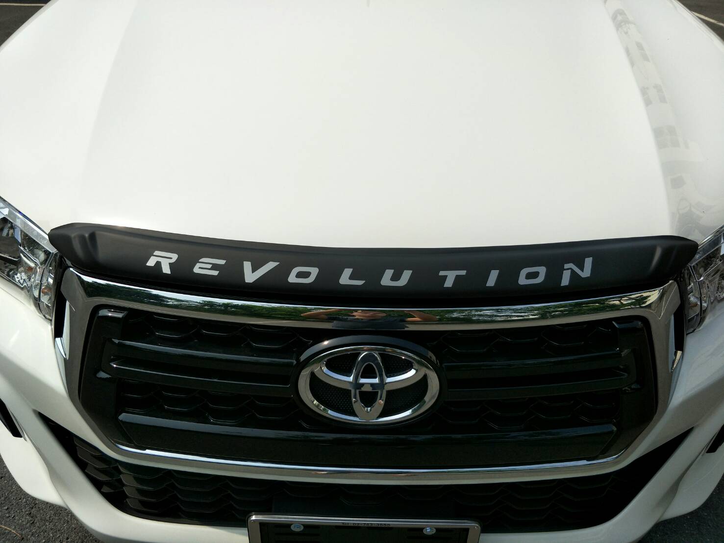 คิ้วขอบฝากระโปรงหน้า ดำด้าน REVO