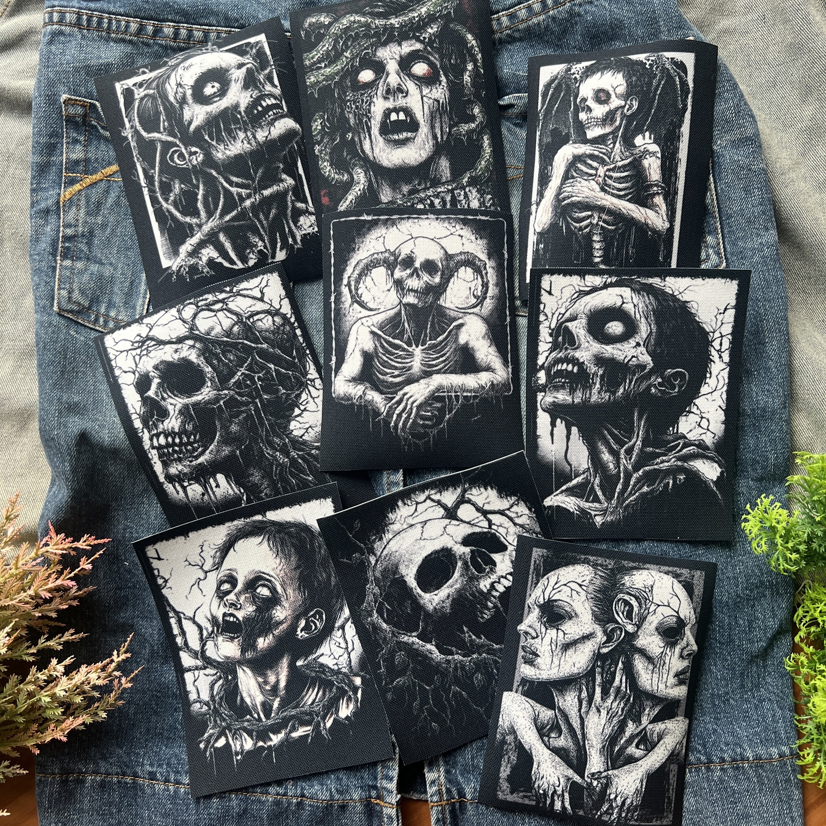 ตัวรีดติดเสื้อ Rotten in Black ผ้าแคนวาสพิมพ์ลาย ตกแต่งเสื้อผ้า Canvas Iron on Patch