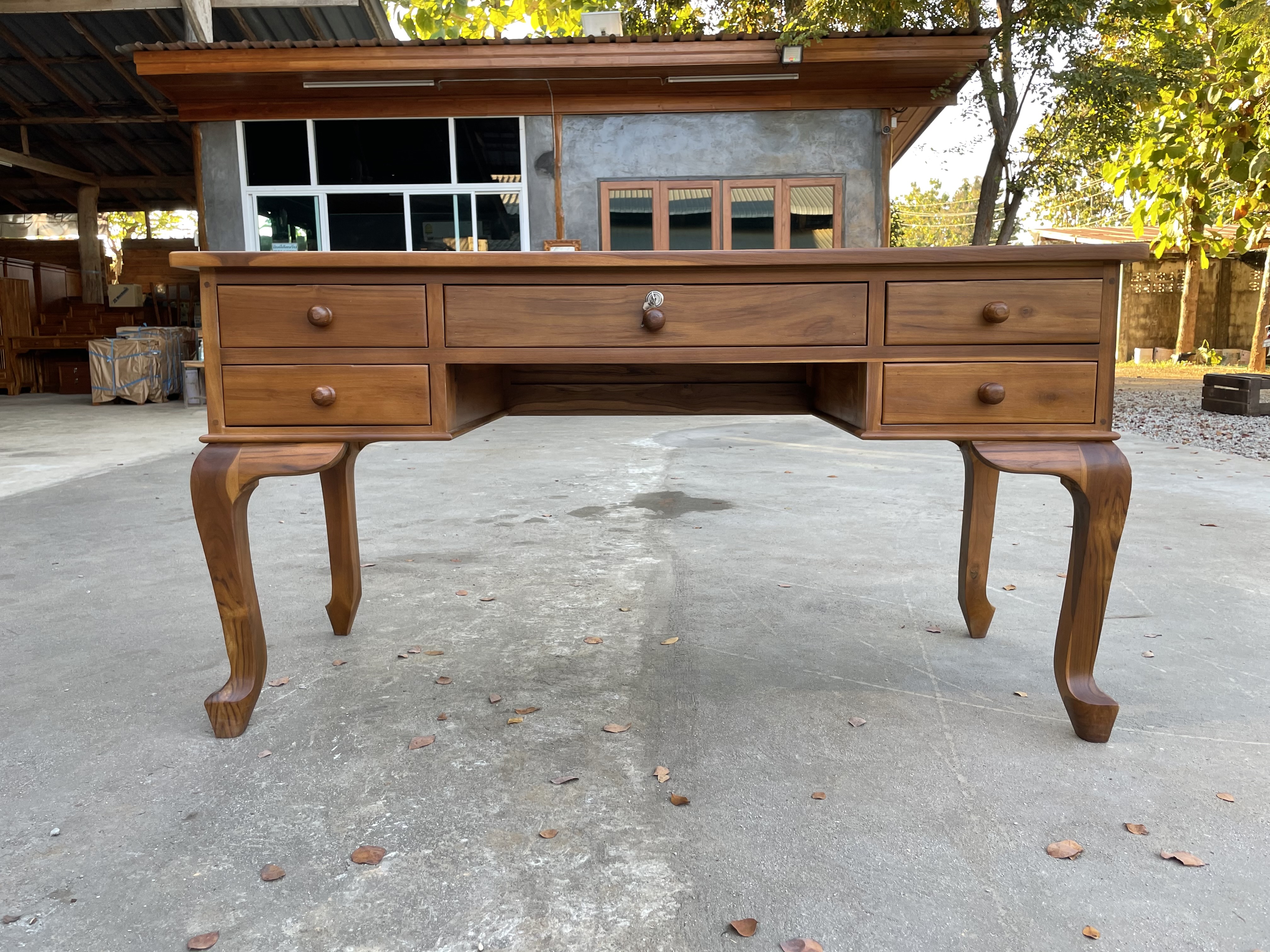 โต๊ะทำงานขาหลุยส์ 5 ลิ้นชัก