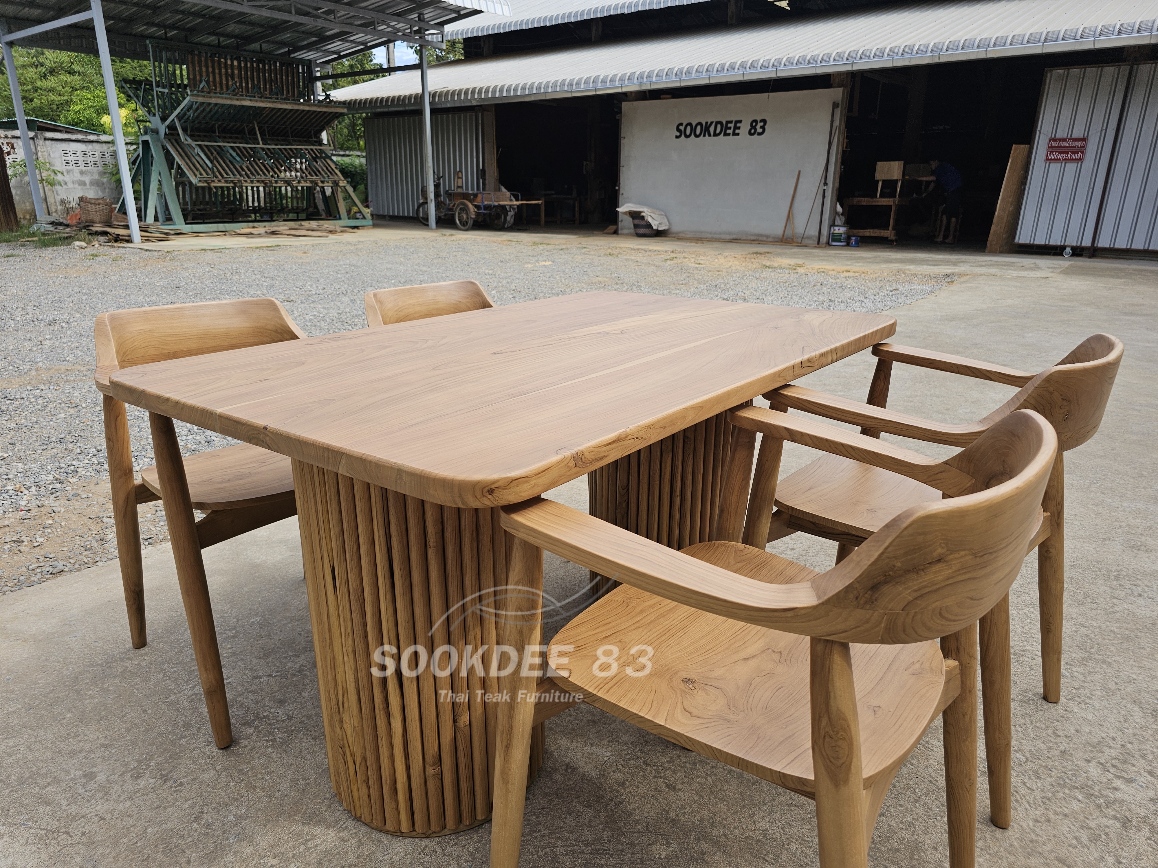 ชุดโต๊ะกินข้าวขากล่องประดับซี่ (สีสัก)