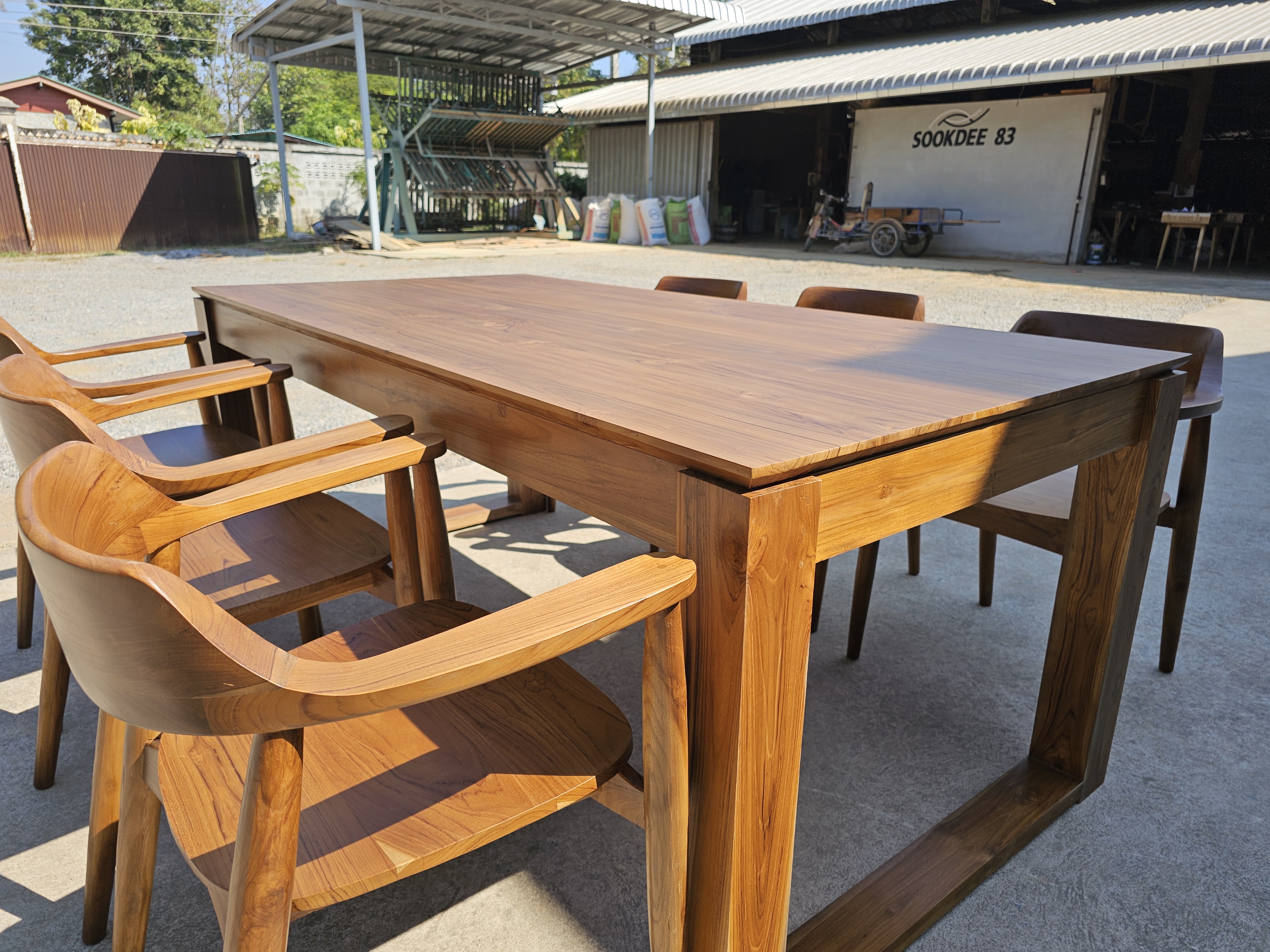 ชุดโต๊ะกินข้าวขายูใหญ่ ท๊อปปากฉลาม เก้าอี้ฮฮิโรชิมา