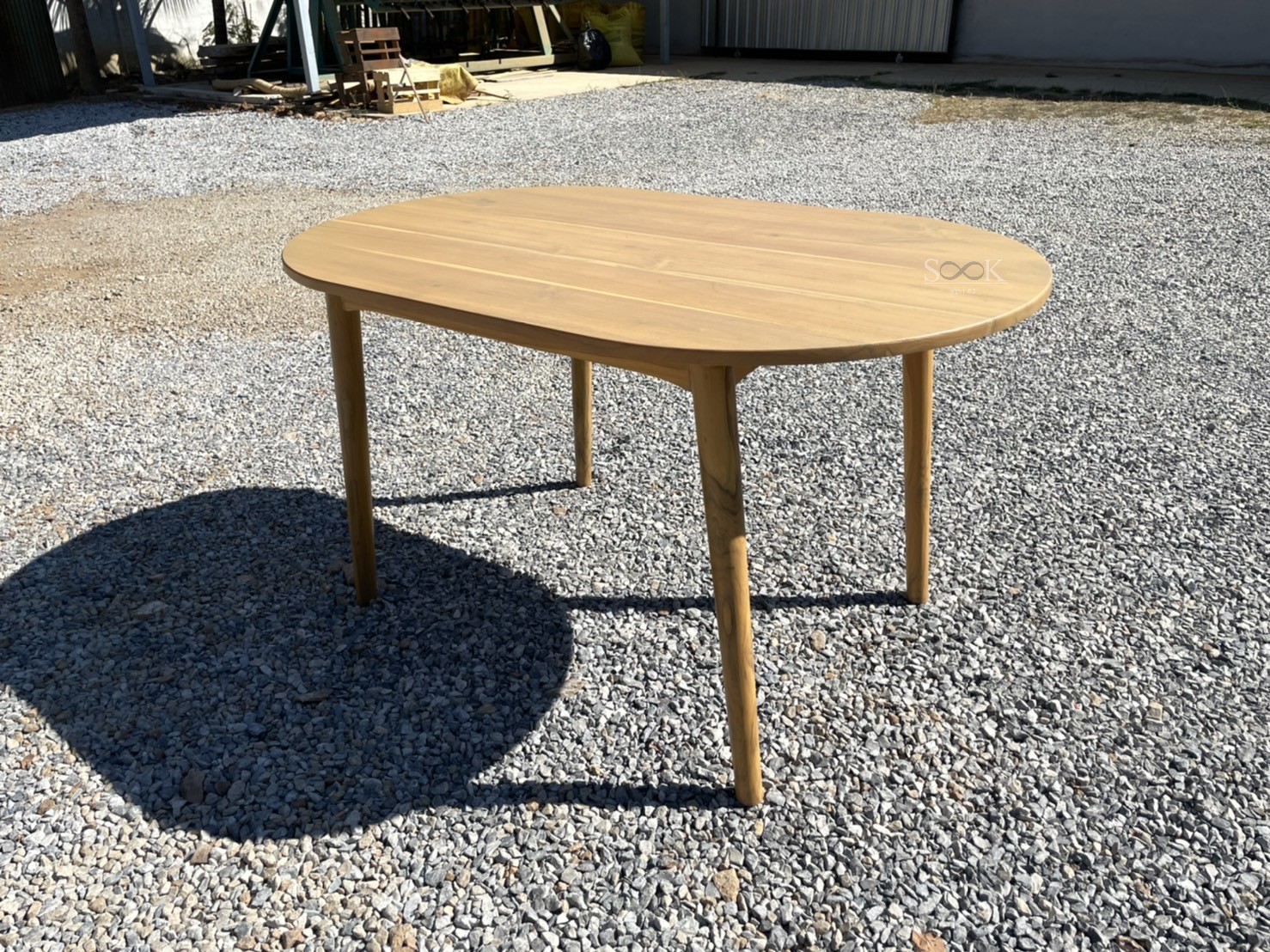 โต๊ะวงรีมินิมอล