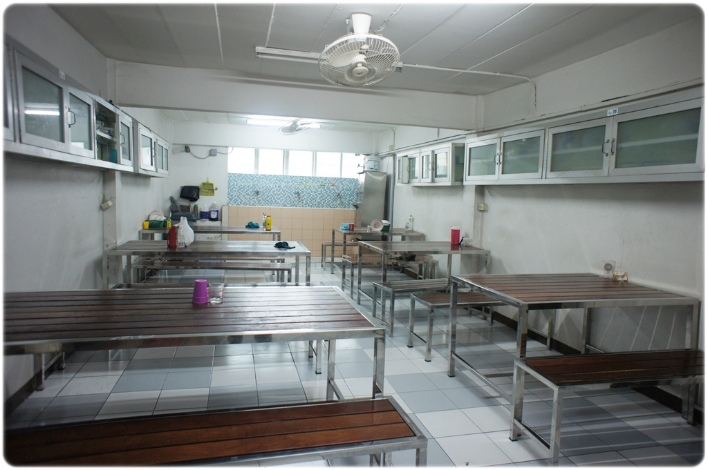 โรงงาน 3คูหา มีใบรง.2 ซอยเอกชัย 89/1 พร้อมบ้านแต่งหรูเฟอร์บิ้วอิน 2คูหา สภาพสวยมาก พร้อมเข้าอยู่