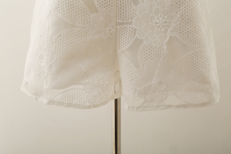 จั๊มสูทขาสั้นสีขาว ส่งฟรี ems