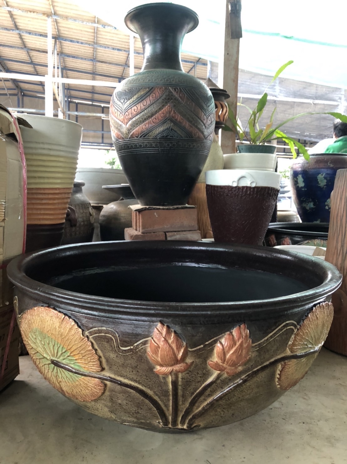 อ่างปลูกบัวบายใบบัวทรงเตี้ย