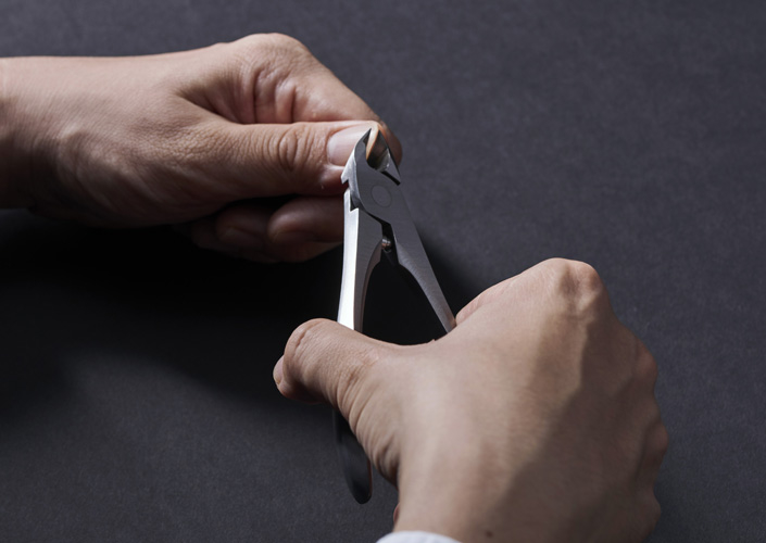 SUWADA กรรไกรตัดเล็บคุณภาพพรีเมี่ยมอันดับ1 จากญี่ปุ่น รุ่นคลาสสิคสีเงิน รางวัลออกแบบดีเยี่ยม แฮนด์เมดทุกอัน พร้อมซองหนังเก็บกรรไกร