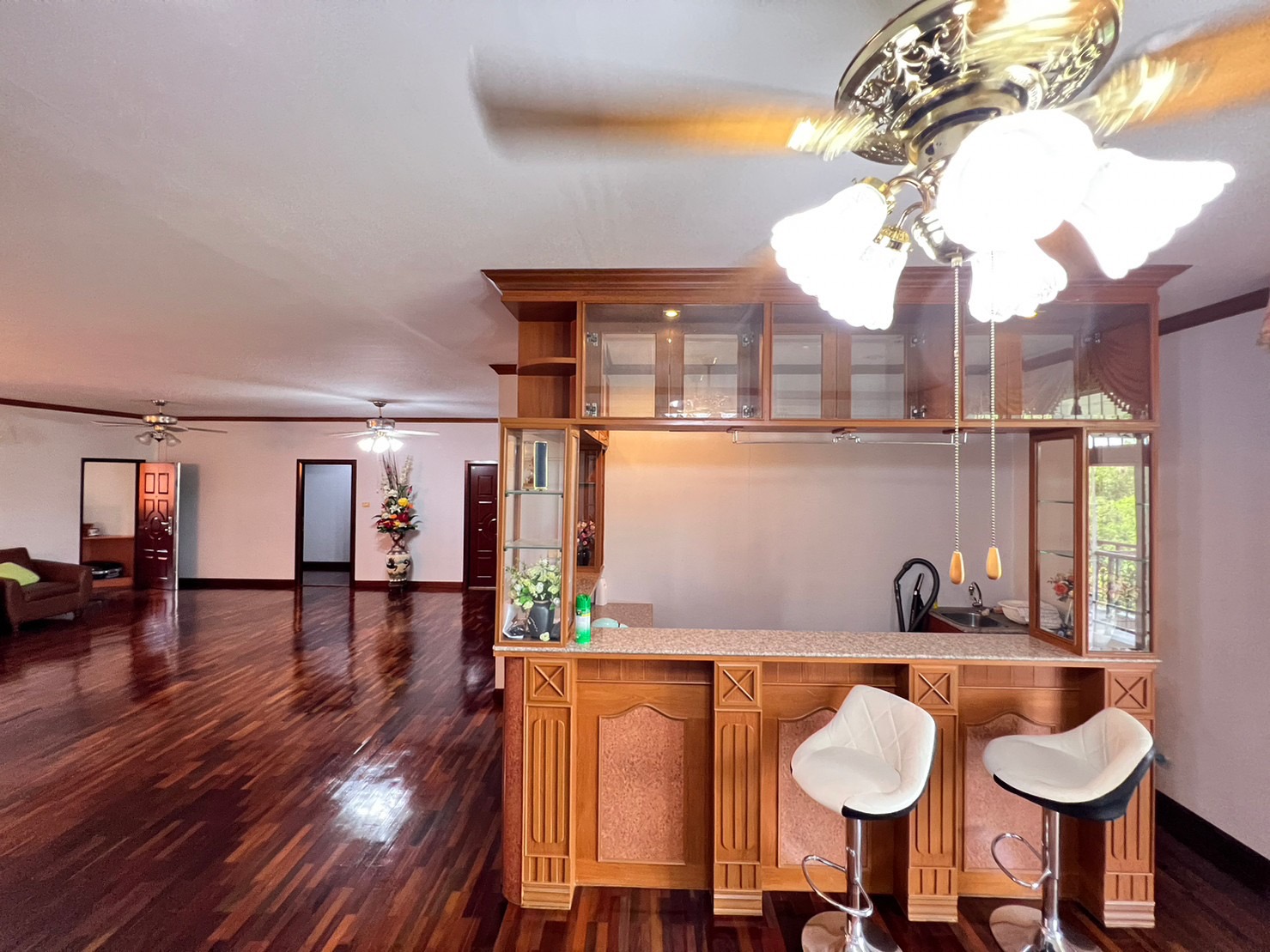 ขาย บ้านเดี่ยว ปลูกสร้างเองหลังใหญ่ สไตล์โมเดิร์น เขาตาโล อำเภอบางละมุง ชลบุรี