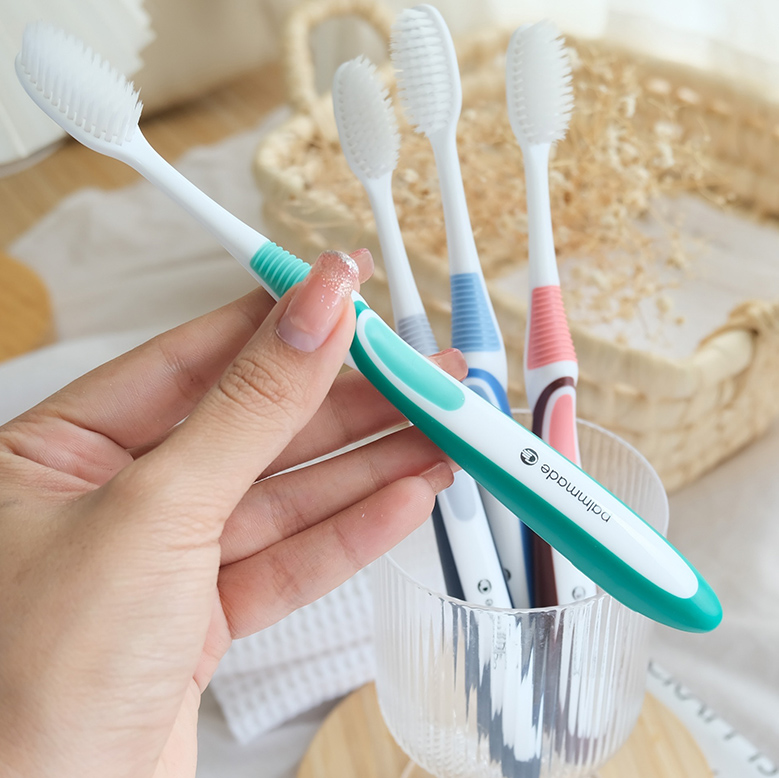 19075-แปรงสีฟัน โฟกัส วิปปิ้ง ฟิค (12 ชิ้น)