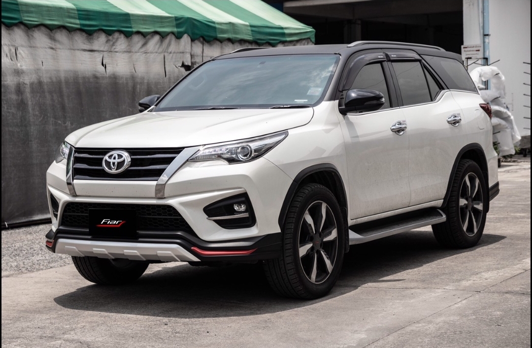 ชุดแต่ง Fortuner TRD V.2 รุ่น Fiar FD2-RS ชุด 2 ชิ้น