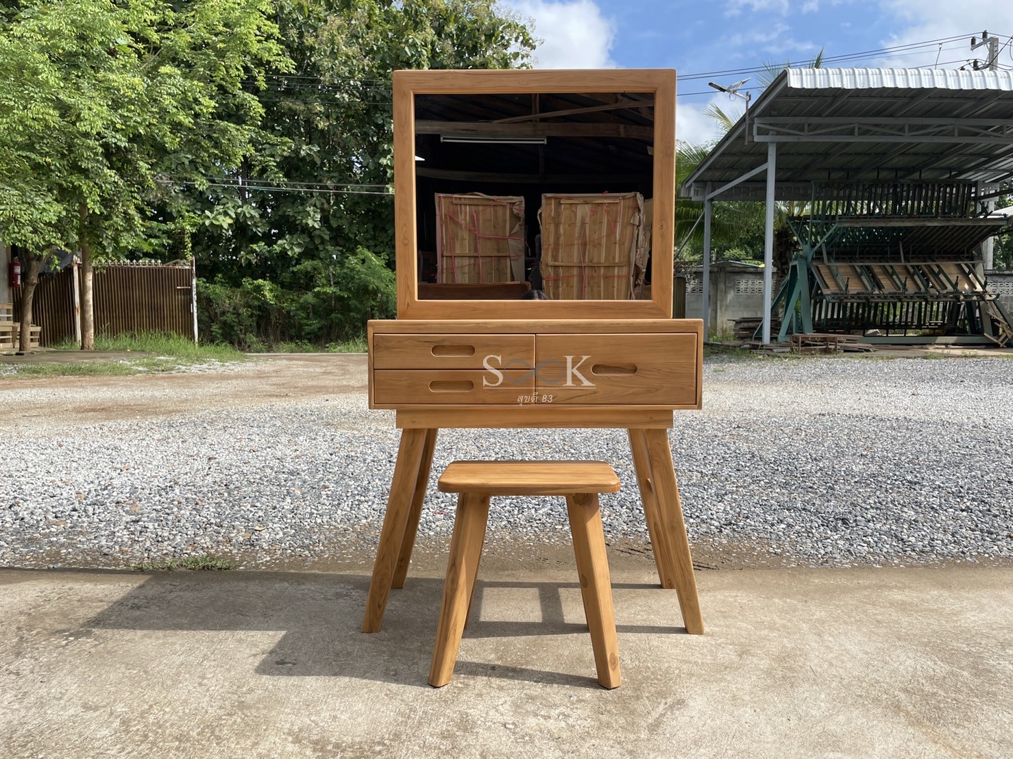 โต๊ะเครื่องแป้งมินิมอล 3 ลิ้นชัก (สีสัก)