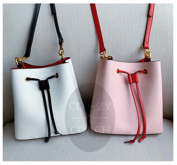 กระเป๋าหนังสะพายข้างผู้หญิง COZY LV noe' epi