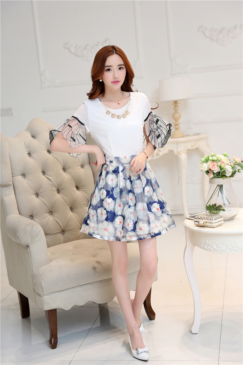 ชุดเดรสตัวเสื้อผ้าชีฟองเนื้อดีสีขาว แขนเสื้อเก๋เป็นปีกผีเสื้อ ส่งฟรี ems