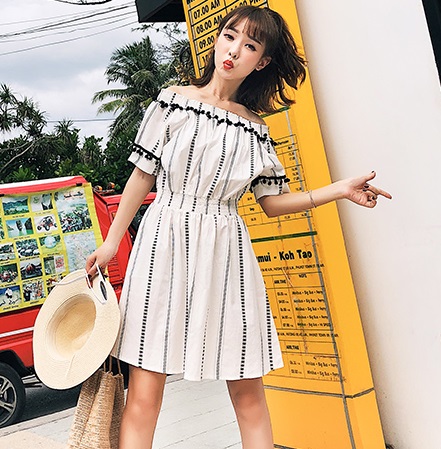ชุดเดรสผ้าคอตตอนทอเนื้อดีพื้นสีขาว ส่งฟรี ems