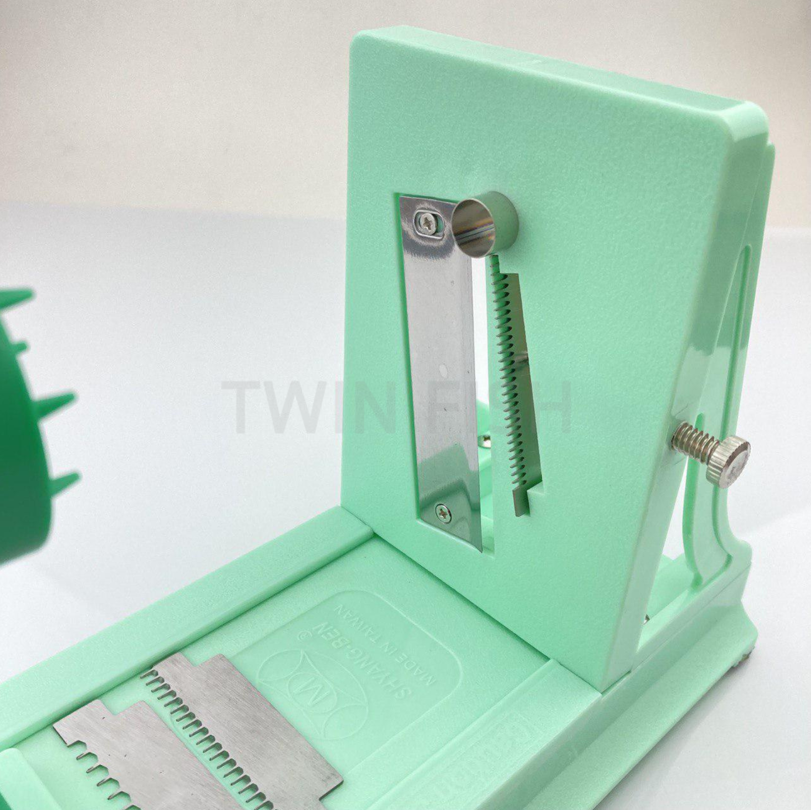 แท่นสไลด์ผักเป็นเส้น ใบมีดสเตนเลสอย่างดีมี 3 แบบ